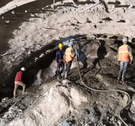 汉寿隧道拱顶带模注浆料，微膨胀注浆料的特点及施工工艺